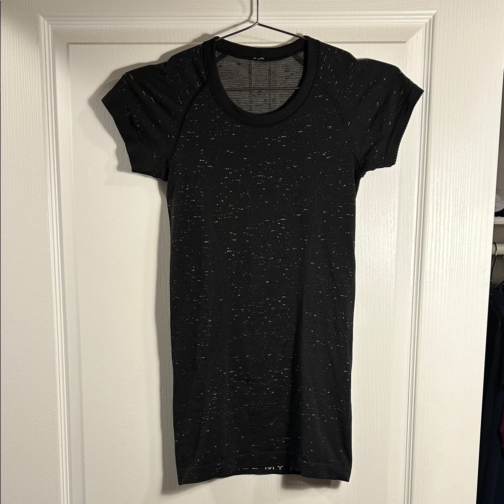 lululemon athletica Black Speckled Short Sleeve Swiftly Tee